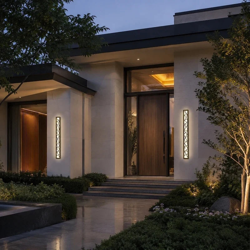 Linear Luxe™ Outdoor Sconce
