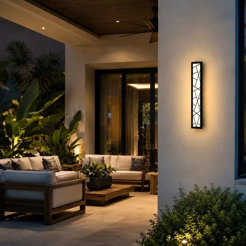 Linear Luxe™ Outdoor Sconce