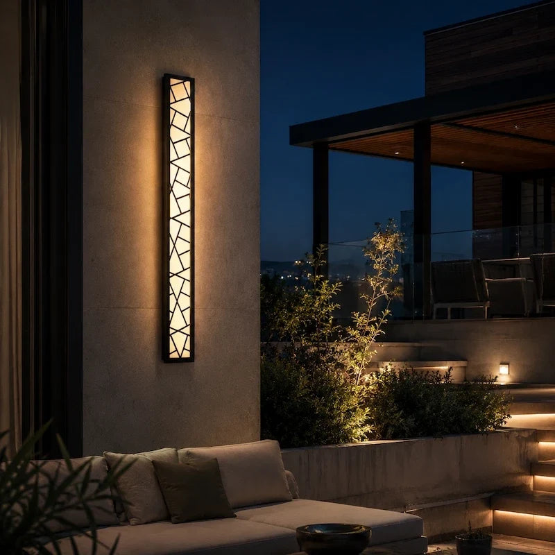 Linear Luxe™ Outdoor Sconce