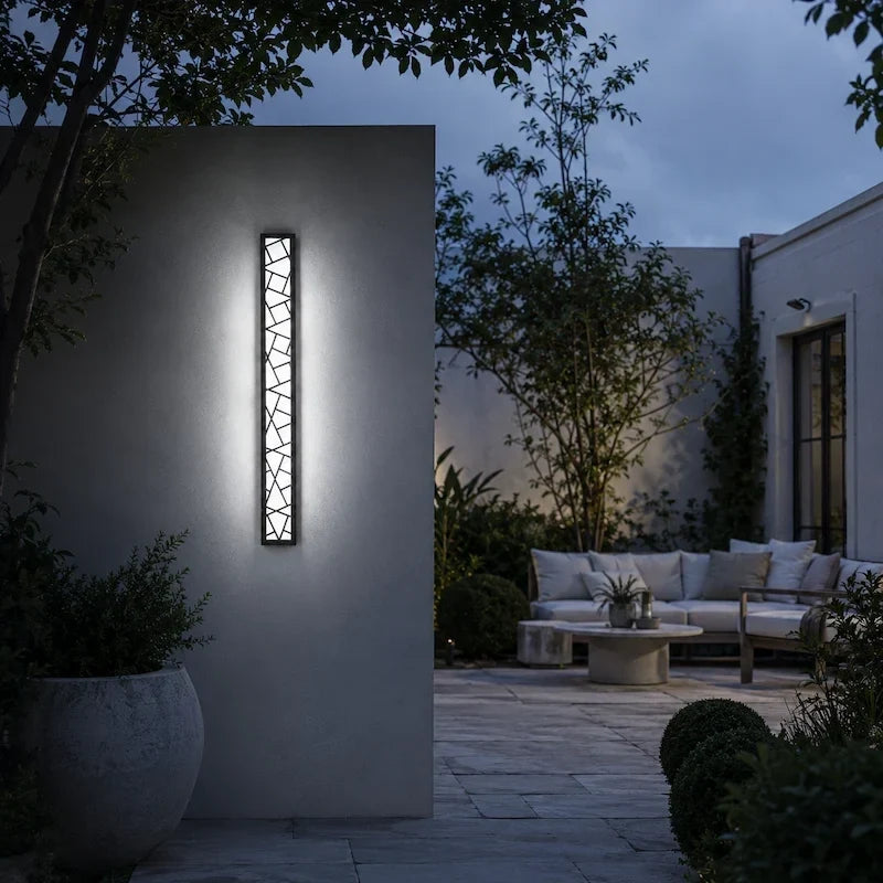 Linear Luxe™ Outdoor Sconce