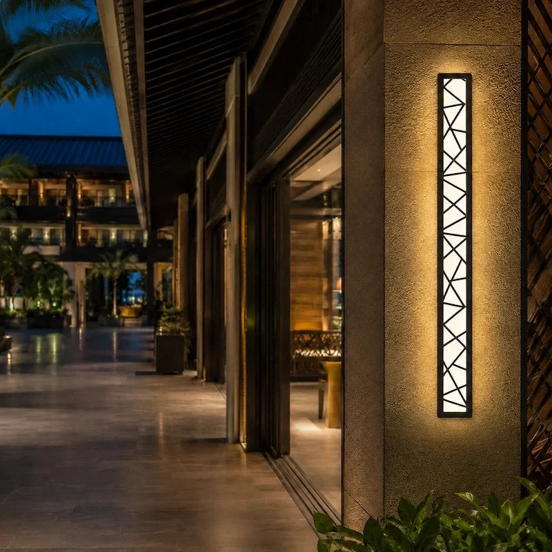 Linear Luxe™ Outdoor Sconce