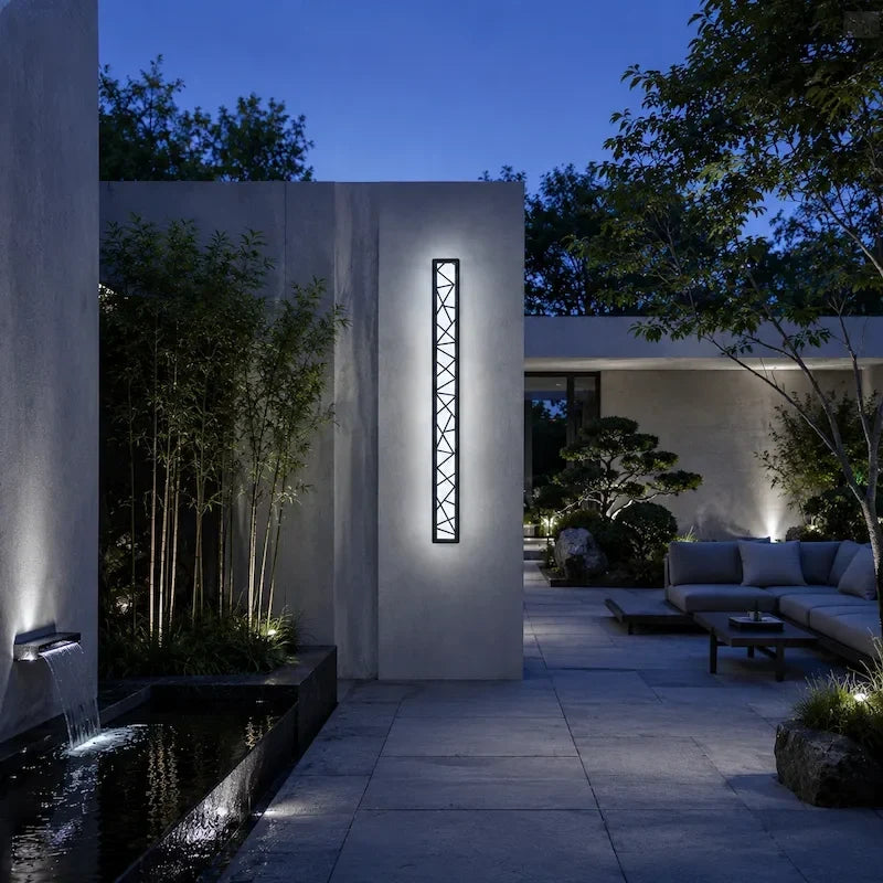Linear Luxe™ Outdoor Sconce