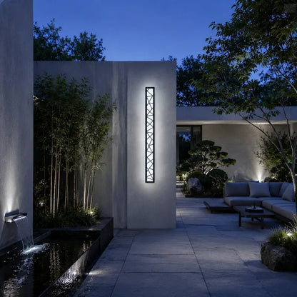 Linear Luxe™ Outdoor Sconce