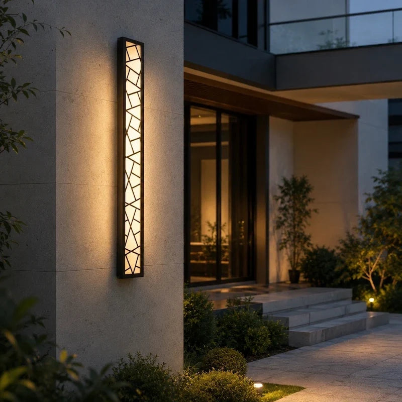 Linear Luxe™ Outdoor Sconce