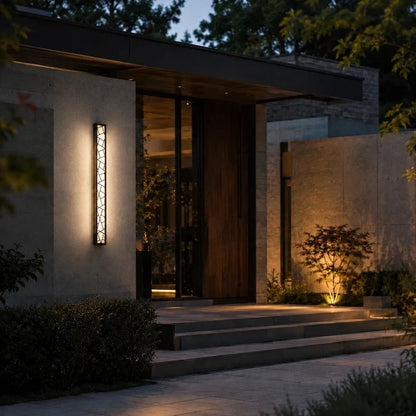 Linear Luxe™ Outdoor Sconce
