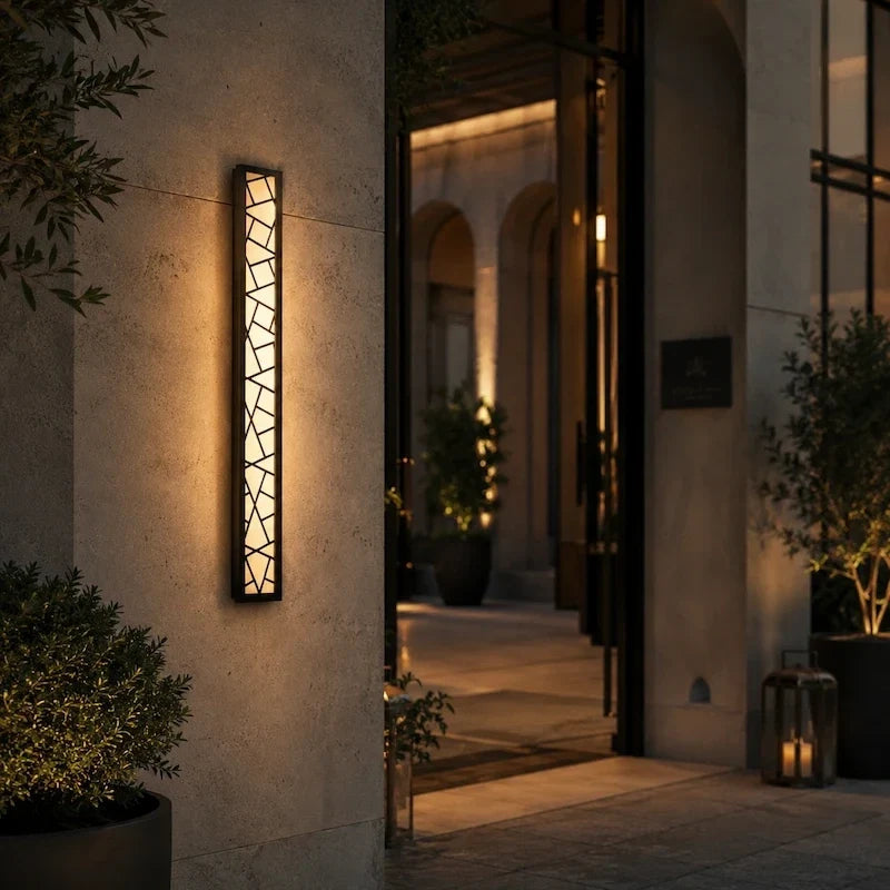 Linear Luxe™ Outdoor Sconce