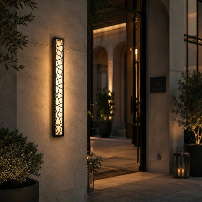 Linear Luxe™ Outdoor Sconce